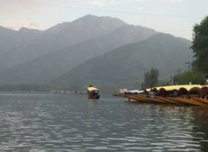 Splendid Kashmir Tour Package