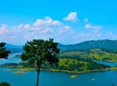 Guwahati - Shillong - Cherrapunjee - Mawlynnong Tour