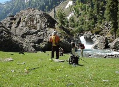 Yousmarg Nilnag Day Trek