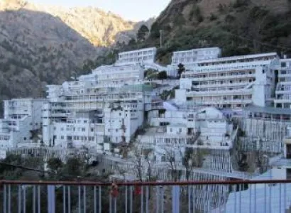 Jammu - Katra Vaishnodevi - Shivkhodi - Amritsar Local Tour