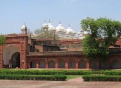 Taj Mahal Tour Package from Mumbai