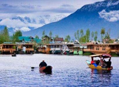 Kashmir Houseboat Holidays Package