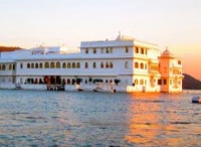 The Lake City Udaipur Tour Package