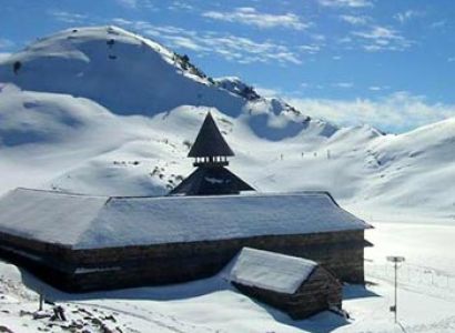 Parashar Lake Trek Package