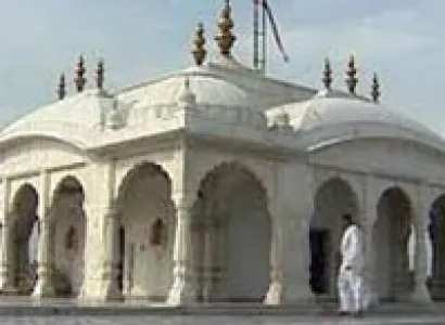 Deoghar To Pawapuri  Nalanda Vishwa Vidyalaya Tour By Car