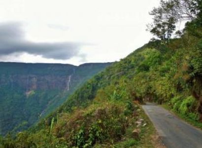 Guwahati, Shillong, Cherapunjee, Mawlyanong & Mawphlang Tour Package
