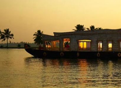 Luxury Escapade to Munnar, Kumarakom and Kovalam | 6 Days 5 Nights Package