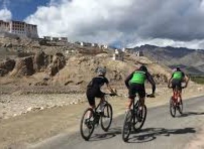MOUNTAIN BIKING IN LADAKH TOUR
