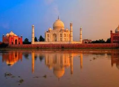 03 UNESCO Site Taj mahal, Agra Fort, Fatehpur Sikri and Kalakriti Mohabbat the Taj show Overnight.