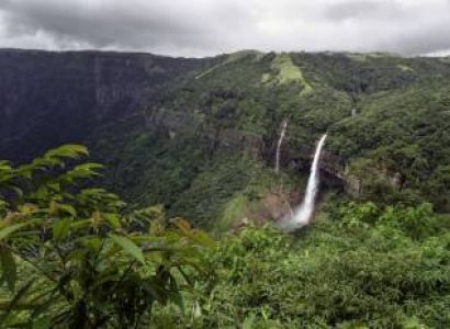 Guwahati, Manas, Shillong, Cherrapunjee, Mawlynnong, Dawki, Kaziranga Tour