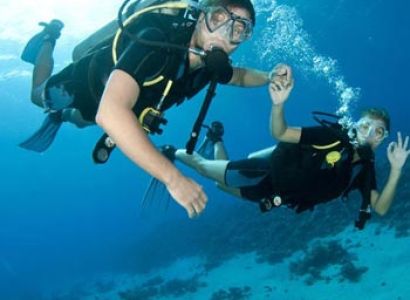 From Dubai: TRY Scuba Diving, Snorkeling with Boat Ride Tour