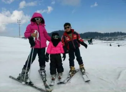 Group Skiing Pack Tour