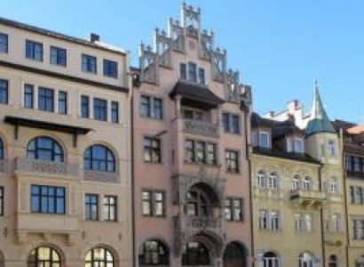 The Golden Age Walking Tour Package