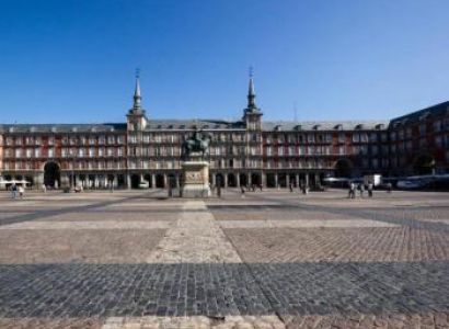 Highlights & Museums Walking Tour Package