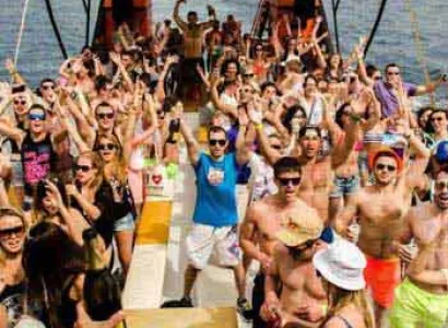 Senior Frog’s Boat Party Package