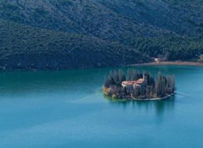 Charming Guest House On Lake Peruca Package