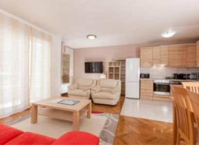 Cosy Apartment with Free Parking in Split Center Package