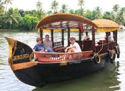 Exploring Backwater in Shikara Boat and Homestay Tour