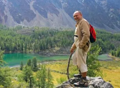 Skiing to the Multinsky Necklace of Altai