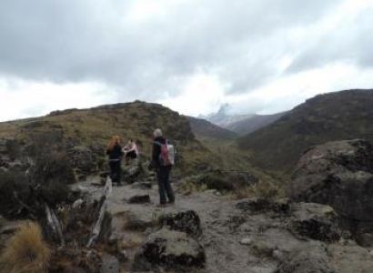 Mount Kenya - Up Sirimon/down Chogoria Tour