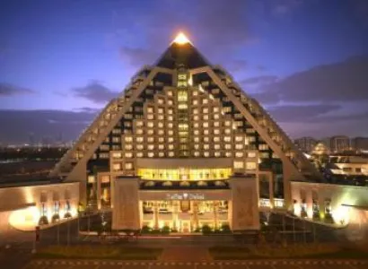 Rafles - Double Tree Hilton 5 Night Package