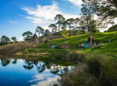 Hobbiton - Waitomo Caves - Rotorua Package