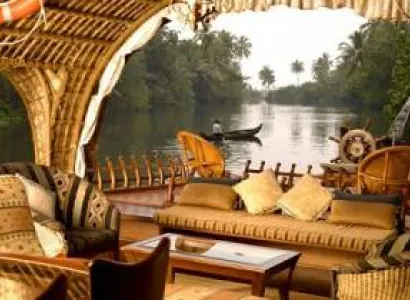Munnar - Thekkady - Alleppey Houseboat Tour