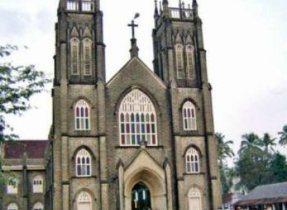 Munnar Thekkady Houseboat and Kovalam Tour