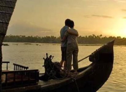 Munnar-Thekkady Houseboat Honeymoon Package