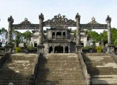 Hue Tour - Nguyen Dynasty’s Ancient City and the Perfume River At Sunset