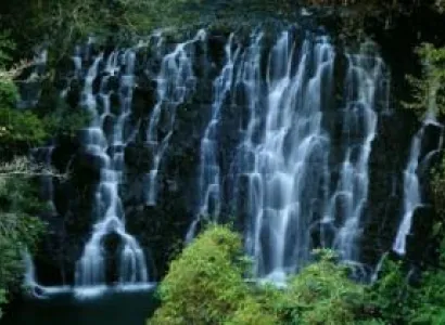 Guwahati - Shillong - Cherrapunjee - Mawlynnong Tour