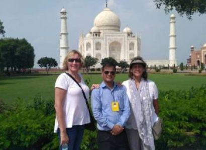 Taj Mahal Tour Guide Service