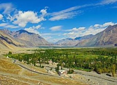 Ladakh  with  Pangong  and  Nubra Tour