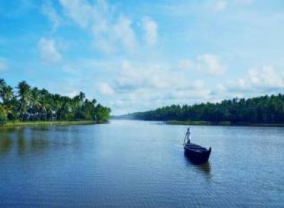 Munnar - Thekkady - Alleppey - Kovalam Tour