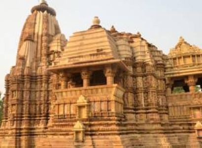 Fort, Temple & Ganges Tour