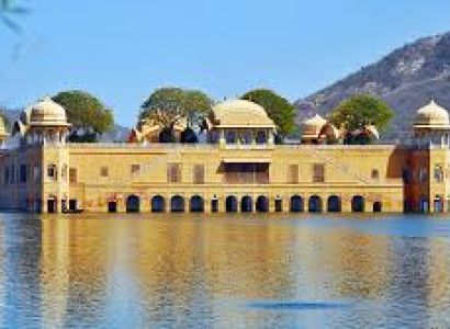 01 Day Jaipur Seight Seeing Only for Rs.3999/- for Three Persons.