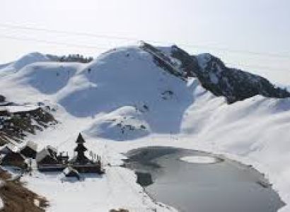 Parashar Lake Trek Tour