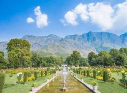 Srinagar 3 star Standard Package for 4 days with Day Excursion Gulmarg and Pahalgam