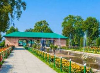 Srinagar 3 Star Super deluxe Package 4 days with Day Excursion to Gulmarg and Pahalgam
