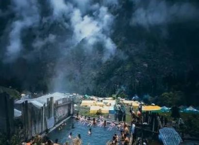 Trekking to Kheerganga