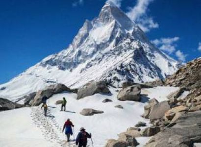 Hampta Snow Trek
