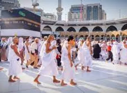 14 Nights and 15 Days Delux Umrah Package