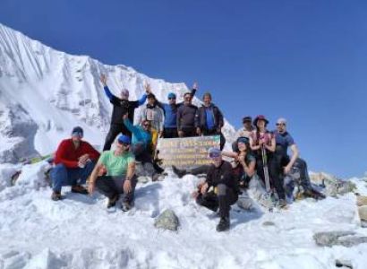 Manaslu Circuit Trek Tour