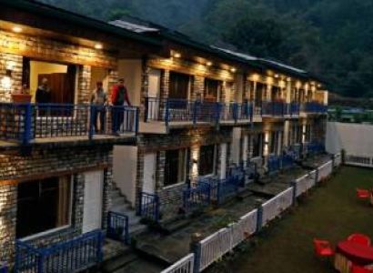 Riverside Luxury Cottages Camping Tour