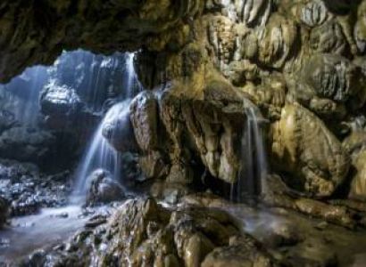 Krem Mawsmai - Krem Mawmluh And Krem Umshyrpi Caves Trail Tour