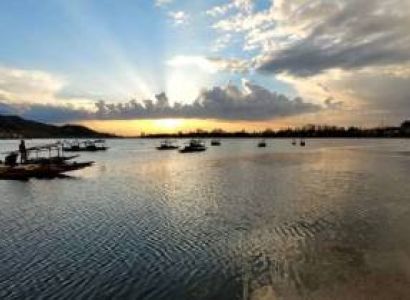 4 Nights 5 Days Kashmir Holiday Package