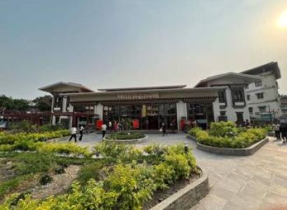 8 nights 9 days tour by land