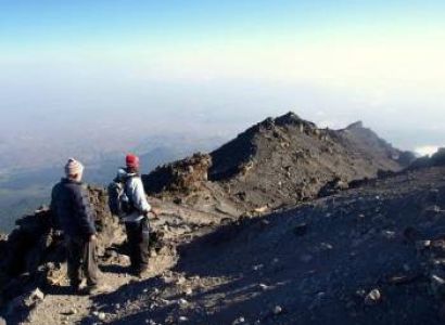 5 Days Mount Meru Trekking Tour