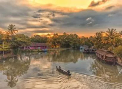 Cochin - Munnar - Thekkady Tour 3 Night - 4 Days