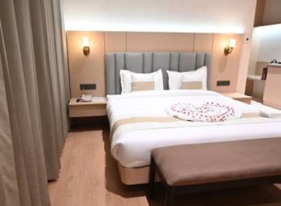 2 Nights 3 Days Varanasi Hotel Tour Package